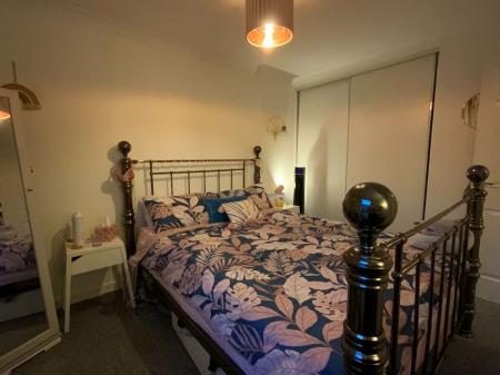 2 bedroom Apartment to let in Station Road West