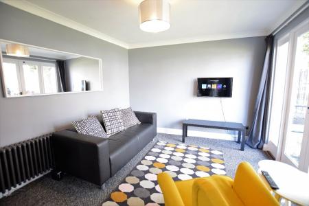 2 bedroom Apartment to let in 2 Bedroom Student Home - Stirling Court, City Centre