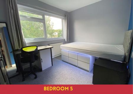 6 bedroom Semi-detached house to let in 6 Bedroom Student Home - Downs Road, UKC