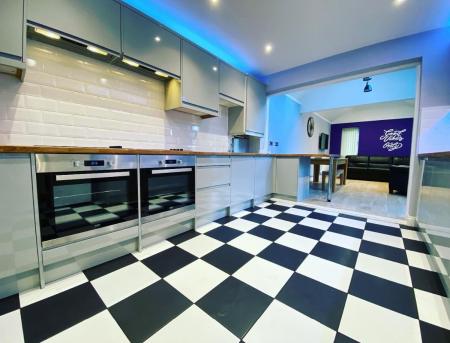 6 Bedroom Student Home - Downs Road, UKC