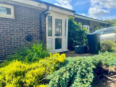 3 bedroom Bungalow to let in 37 Headcorn Drive, Canterbury
