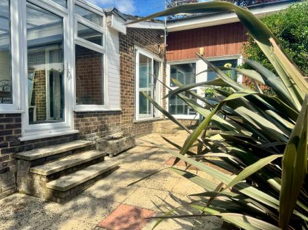 3 bedroom Bungalow to let in 37 Headcorn Drive, Canterbury