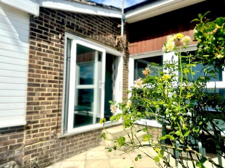 3 bedroom Bungalow to let in 37 Headcorn Drive, Canterbury