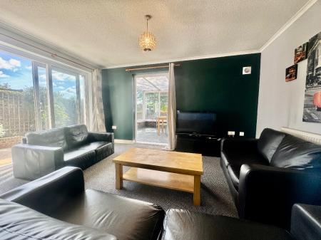 3 bedroom Bungalow to let in 37 Headcorn Drive, Canterbury