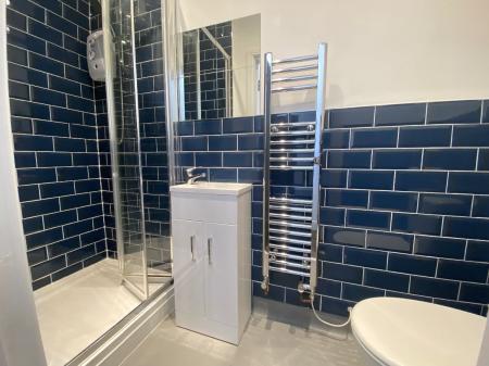 5 bedroom Semi-detached house to let in 5 Bedroom Student Home - 4 North Holmes Road