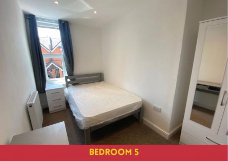 5 bedroom Semi-detached house to let in 5 Bedroom Student Home - 4 North Holmes Road