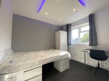 5 bedroom Terraced House to let in 5 Bedroom Student Home - 9 Montfort Close, UKC