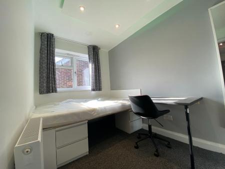 5 bedroom Terraced House to let in 5 Bedroom Student Home - 9 Montfort Close, UKC