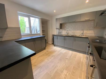 6 Bedroom Student Home - 32 Downs Road, UKC