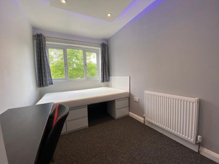 6 bedroom Terraced House to let in 6 Bedroom Student Home - 32 Downs Road, UKC