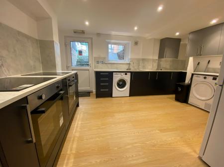 6 bedroom Semi-detached house to let in 6 Bed Student Home - 121 Sturry Road, Canterbury