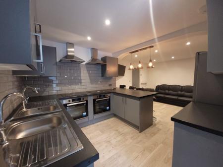 6 bedroom Semi-detached house to let in 5 Bed Student Home - 72 Downs Road, Canterbury