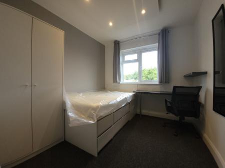 6 bedroom Semi-detached house to let in 5 Bed Student Home - 72 Downs Road, Canterbury