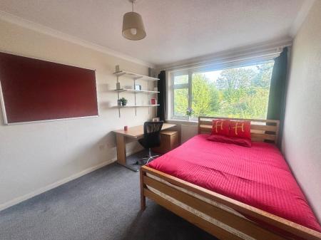 5 bedroom Semi-detached house to let in 5 Bed Student Home - 43 Kemsing Gardens