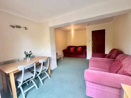 5 bedroom Semi-detached house to let in 5 Bed Student Home - 43 Kemsing Gardens