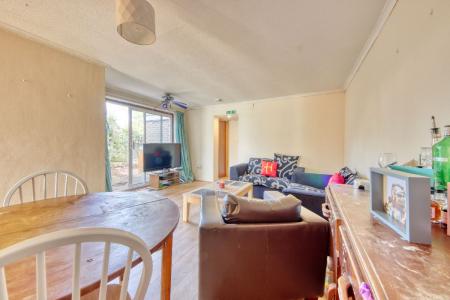 5 bedroom Semi-detached house to let in 5 Bed Student Home - 52 Ulcombe Gardens, Canterbury