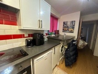 5 bedroom Semi-detached house to let in 5 Bed Student Home - 26College Road, Canterbury