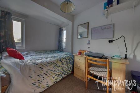 4 bedroom End of terrace house to let in 4 Bed Student Home - 15 Clement Close