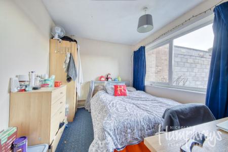 4 Bed Student Home - 15 Clement Close