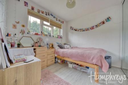 4 bedroom Semi-detached house to let in 24 College Road