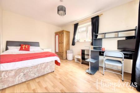 5 bedroom Semi-detached house to let in College Road, opposite CCCU