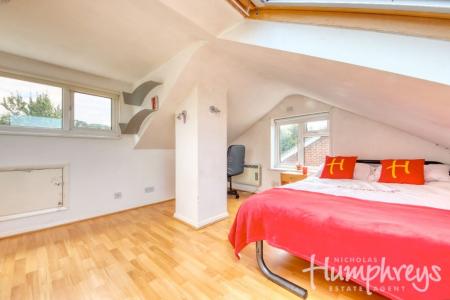 5 bedroom Semi-detached house to let in College Road, opposite CCCU