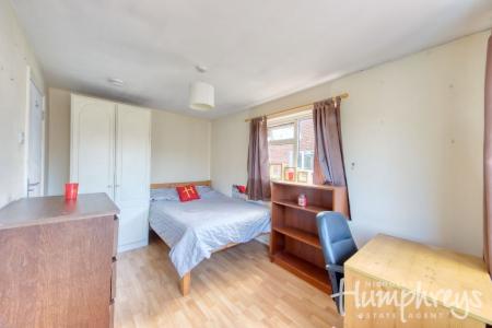 5 bedroom Semi-detached house to let in College Road