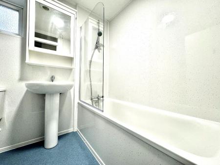 3 bedroom Semi-detached house to let in Craddock Road