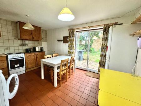 3 bedroom Semi-detached house to let in Craddock Road