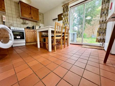 3 bedroom Semi-detached house to let in Craddock Road