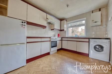 4 bedroom Flat to let in 4 Bed Student Home - 65 Downs Road