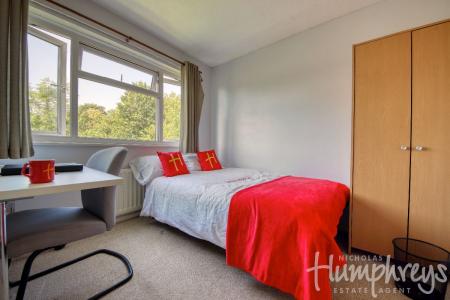 4 bedroom Flat to let in 4 Bed Student Home - 65 Downs Road