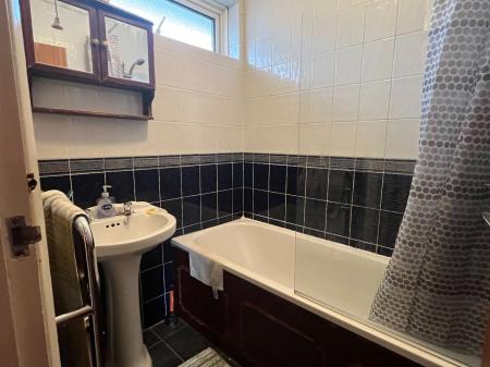 5 bedroom Terraced House to let in 5 Bed Student Home - 61 Kemsing Gardens