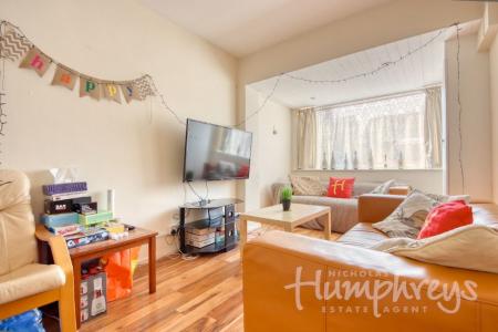 5 bedroom Terraced House to let in 20 Mead Way, Central to both Universities