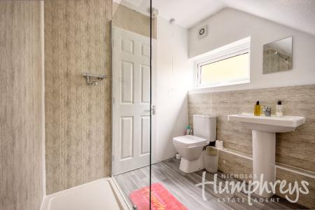 15 Pine Tree Avenue, UKC location