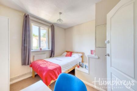 4 bedroom Semi-detached house to let in Sancroft Avenue