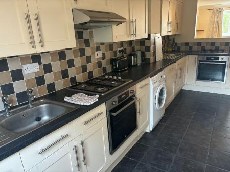 5 bedroom Terraced House to let in 5 Bed Student Home - 9 Regency Place, Canterbury