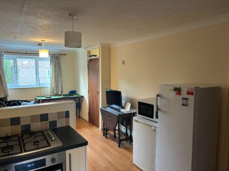 5 bedroom Terraced House to let in 5 Bed Student Home - 9 Regency Place, Canterbury