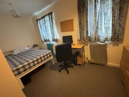 5 bedroom Terraced House to let in 5 Bed Student Home - 9 Regency Place, Canterbury