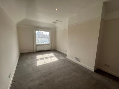 4 bedroom Terraced House to let in The Precincts, Canterbury