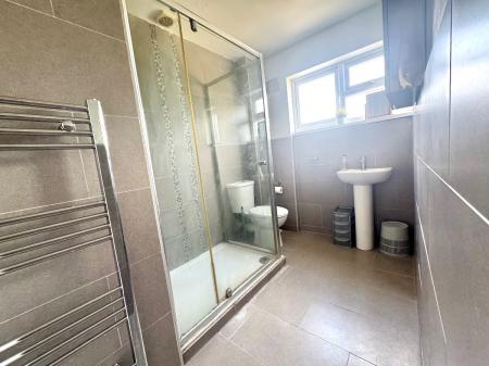 4 bedroom Terraced House to let in Downs Road, Canterbury