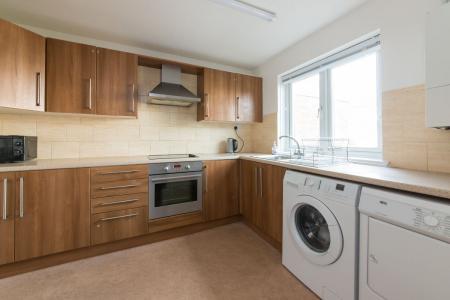 4 bedroom Terraced House to let in Downs Road, Canterbury