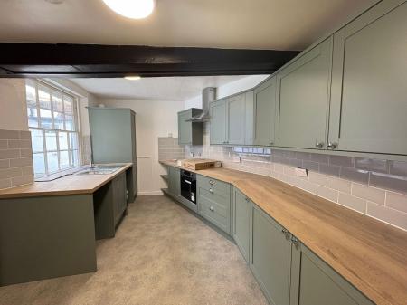 3 bedroom Terraced House to let in The Precincts, Canterbury