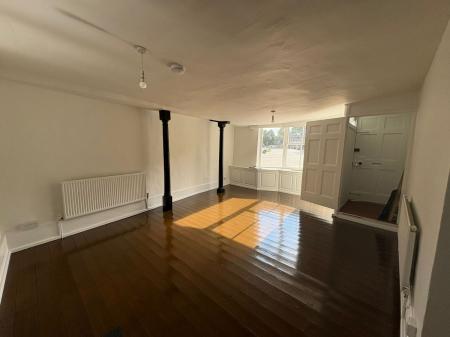 3 bedroom Terraced House to let in The Precincts, Canterbury