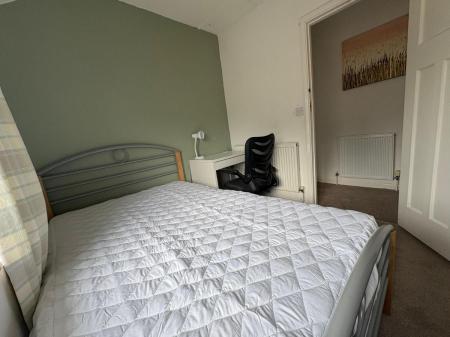 4 bedroom Semi-detached house to let in Pretoria Road, Canterbury