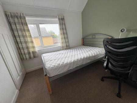 4 bedroom Semi-detached house to let in Pretoria Road, Canterbury