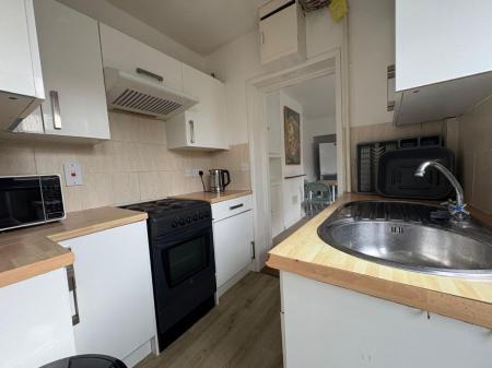 4 bedroom Semi-detached house to let in Pretoria Road, Canterbury