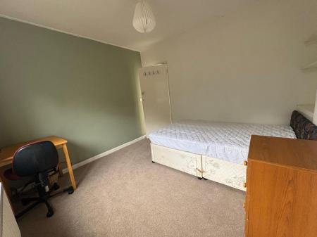 4 bedroom Semi-detached house to let in Pretoria Road, Canterbury