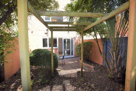 5 bedroom Semi-detached house to let in Wincheap, Canterbury