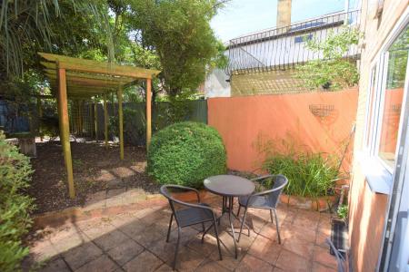 5 bedroom Semi-detached house to let in Wincheap, Canterbury